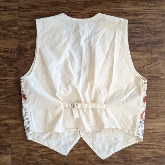 Sorrel Embroidered Vest - Picture 8 of 9